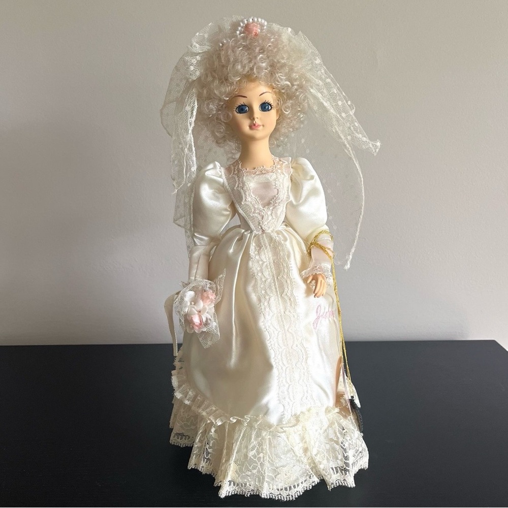Brinns June Musical Calendar Bride Doll Wedding March Vintage 14 Inch